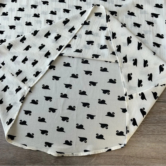 Merced & Madison Swan Patter Flared Sleeve Blouse - Picture 9 of 13